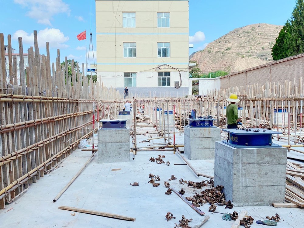 建筑高承载力耗能隔震支座