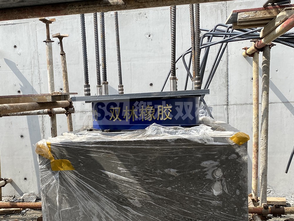 水平力分散力型橡胶隔震支座LNR